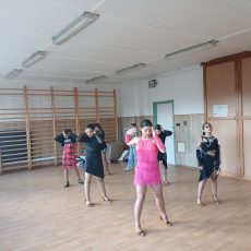 Karácsonyi társastánc bemutatók